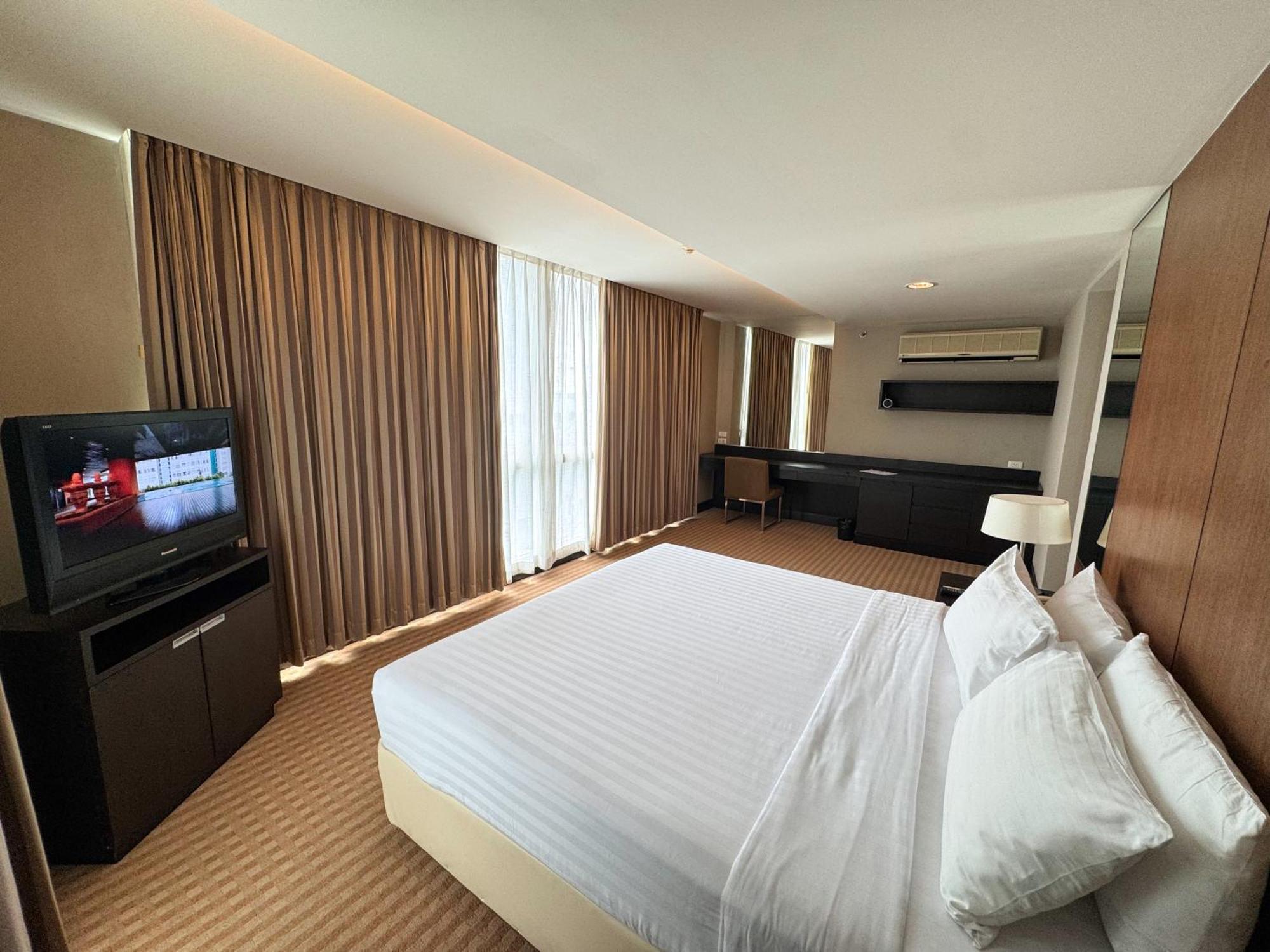 The Narathiwas Hotel & Residence Sathorn Bangkok Exterior photo