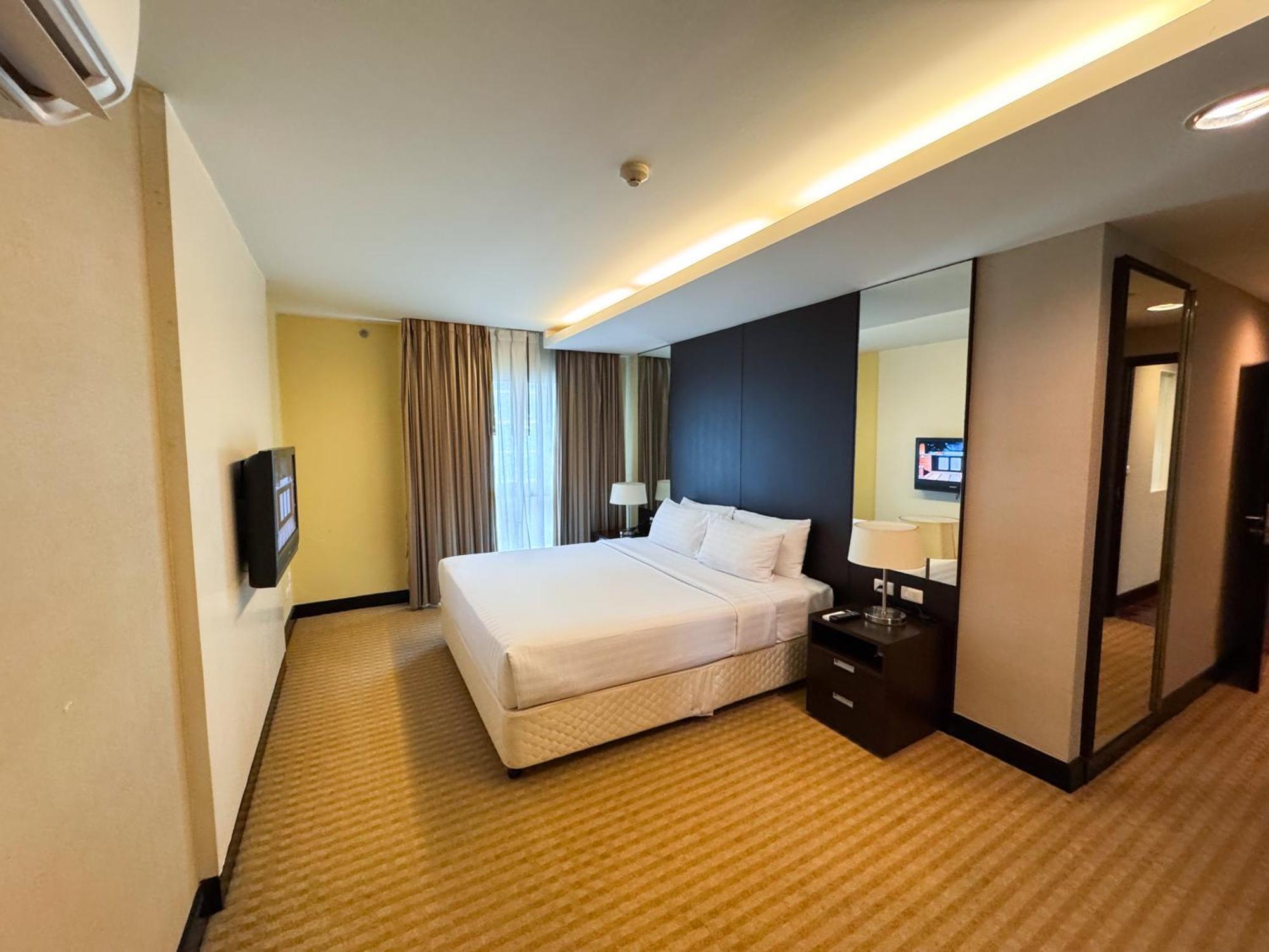 The Narathiwas Hotel & Residence Sathorn Bangkok Exterior photo