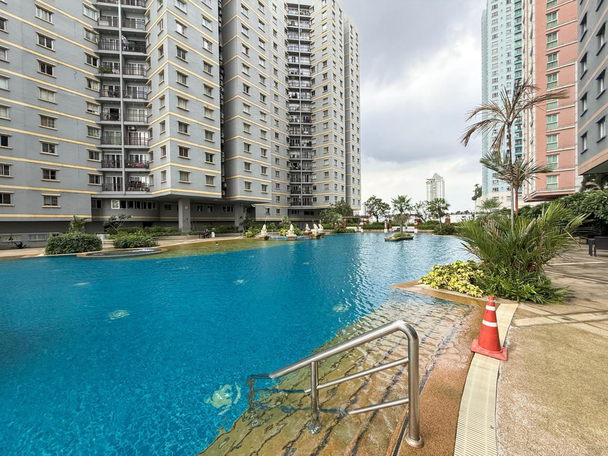 The Narathiwas Hotel & Residence Sathorn Bangkok Exterior photo