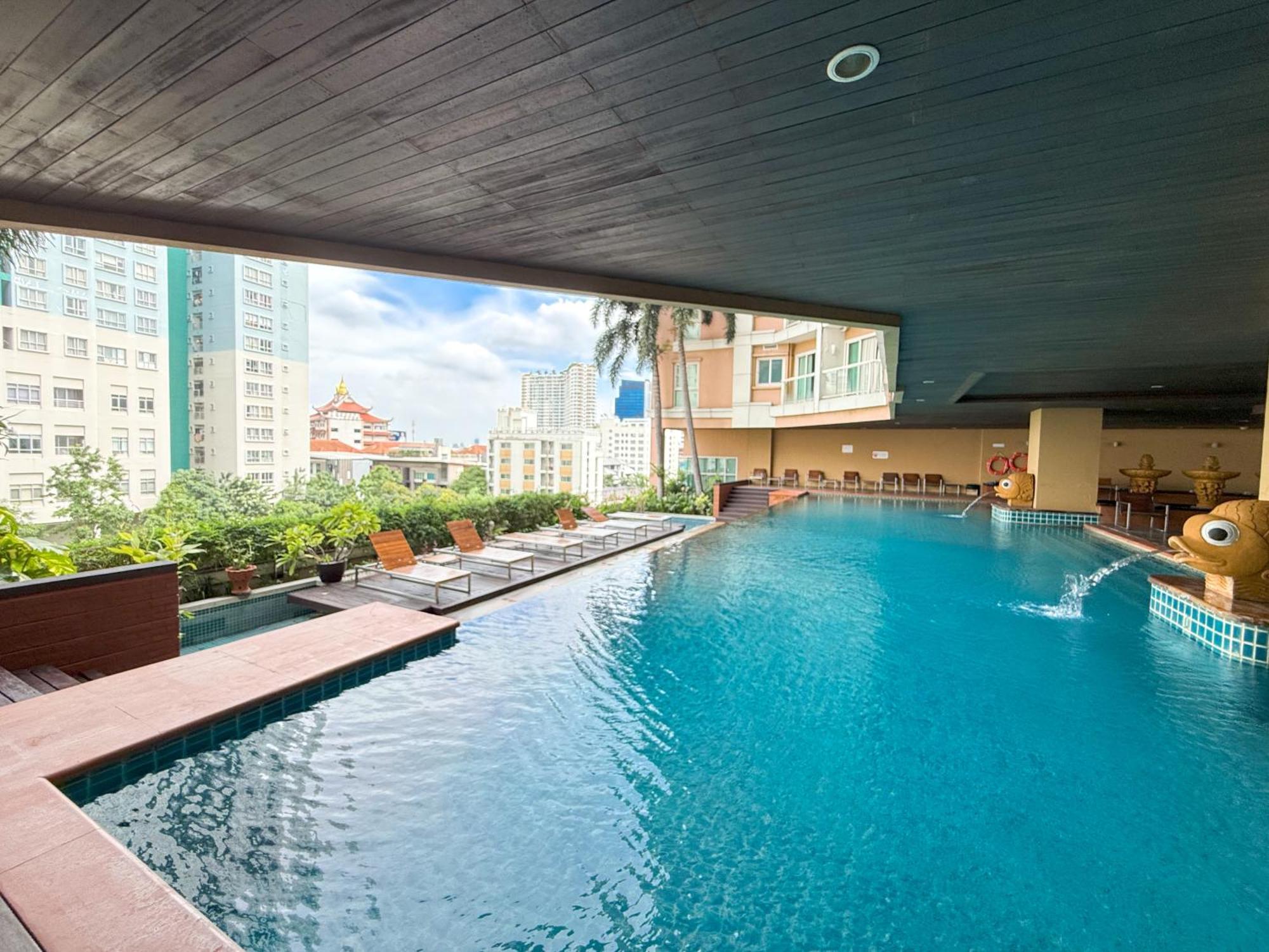 The Narathiwas Hotel & Residence Sathorn Bangkok Exterior photo