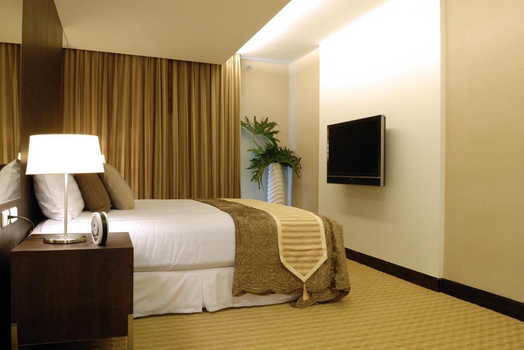 The Narathiwas Hotel & Residence Sathorn Bangkok Exterior photo